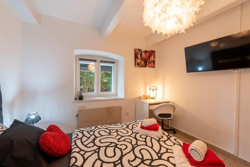 Garden Oasis Center Apartma